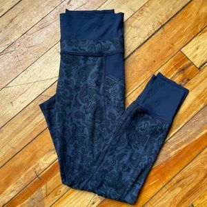 Lululemon Size 6 Paisley printed leggings